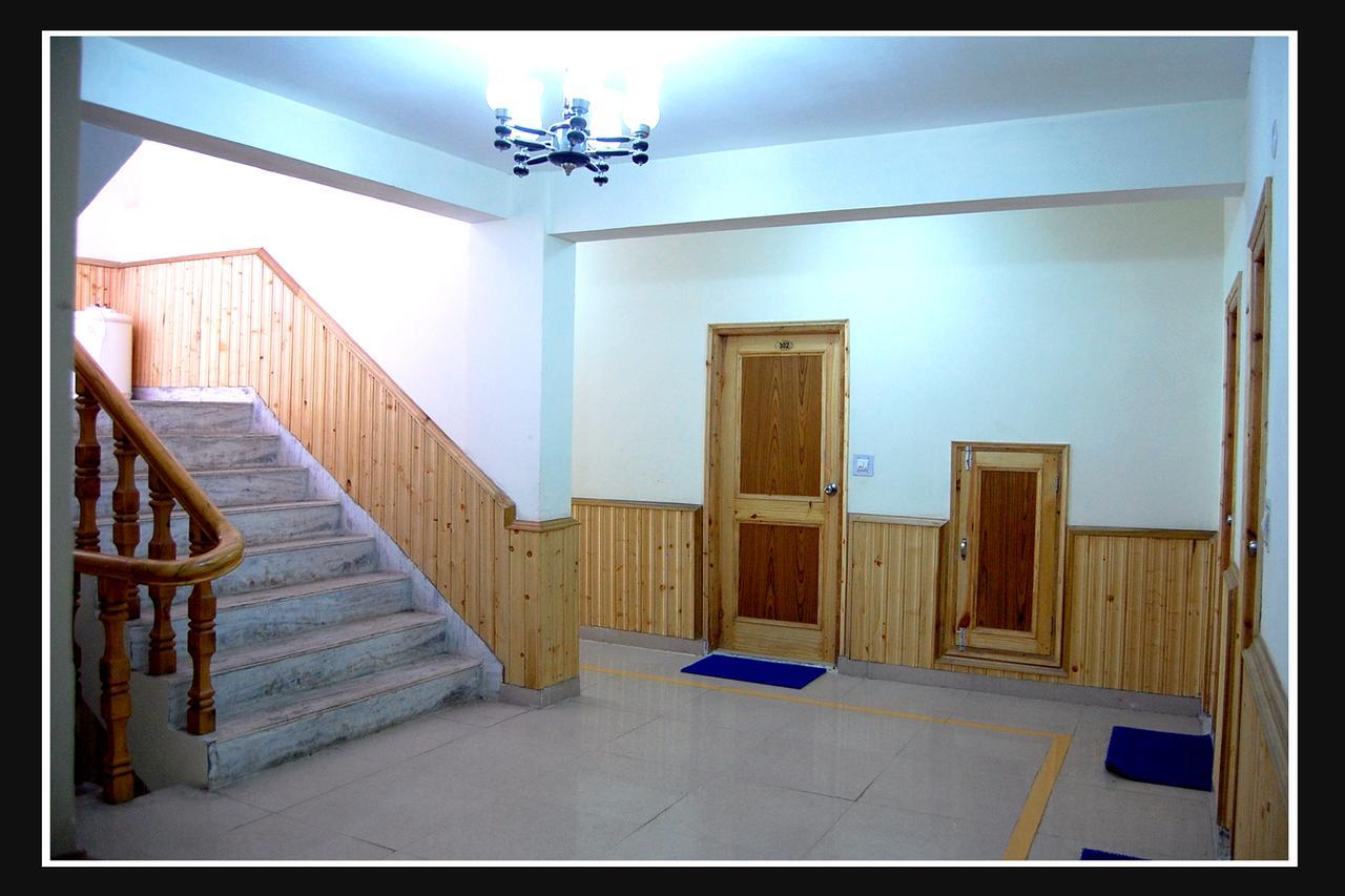 Hotel Nitesh Маналі Екстер'єр фото